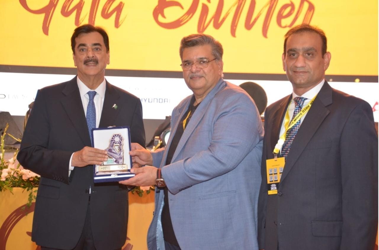 Chairman Senate, Syed Yousaf Raza Gilani is being presented a souvenir at the Pakistan International Auto Show gala dinner organised by the Pakistan Association of Automotive Parts and Accessories Manufacturers (PAAPAM) in Lahore.